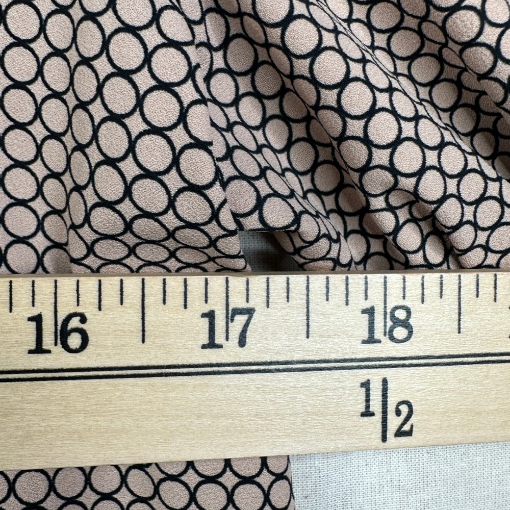 Ann Taylor Circle Print Long Sleeve V-neck Blouse size XS Light Pink/Black - Picture 5 of 6